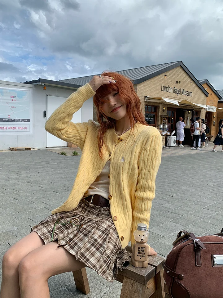 学院風の白鹅绒ニットカーディガン【丸首・トレンド・リブ編み】