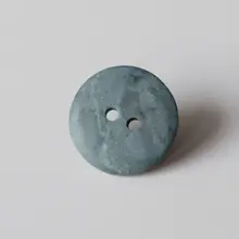 マットグレーとダークグリーンのストライプ柄ボタン【直径18mm】