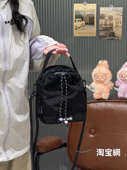 多機能キャンプ用リュックサック【女性用・斜めがけ・軽量・水筒収納・スマホポケット】