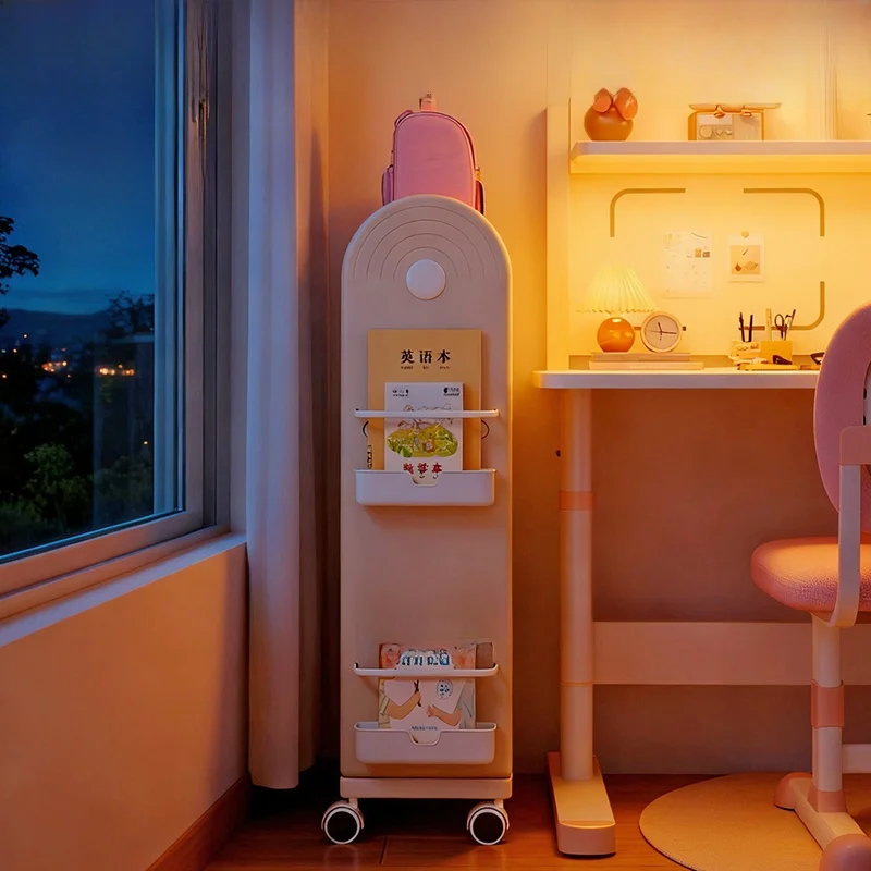 子供の本を迷子にしない収納は、デスク下のリュックラックが救う？