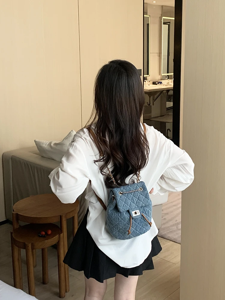 女性用リュックで悩むなら、この「チェーンデザインのレトロデニムリュック」が今こそおすすめ？
