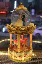 結婚祝いに最適！高級回転メリーゴーランド音楽ボックス【クリスタルボール・ギフト用】