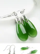 和田玉のロングピアス【天然翡翠・925シルバー・水滴デザイン】