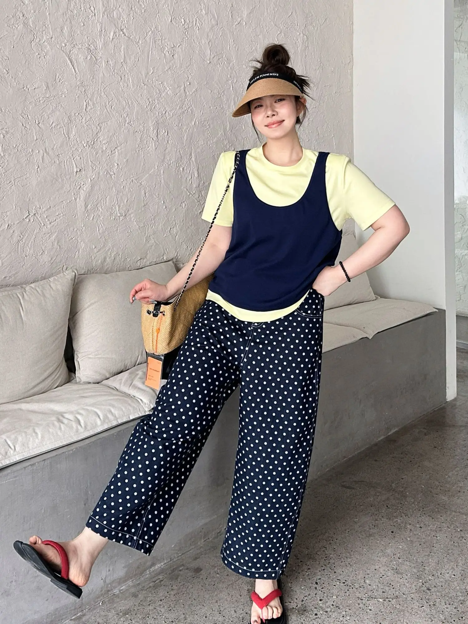 春の重ね着に悩むあなたへ：コントラストカラーTシャツは、どうやって着るの？