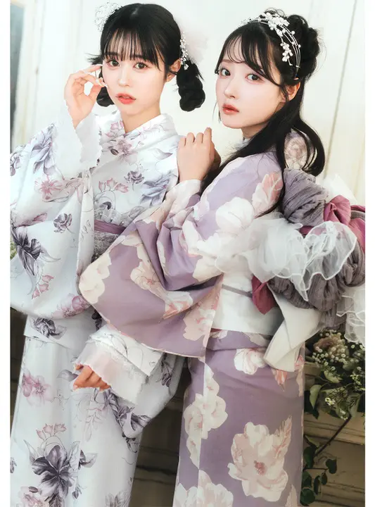 淡い花模様の二部式和服【伝統的なデザイン・吊りスカート】（セットアップ対応）