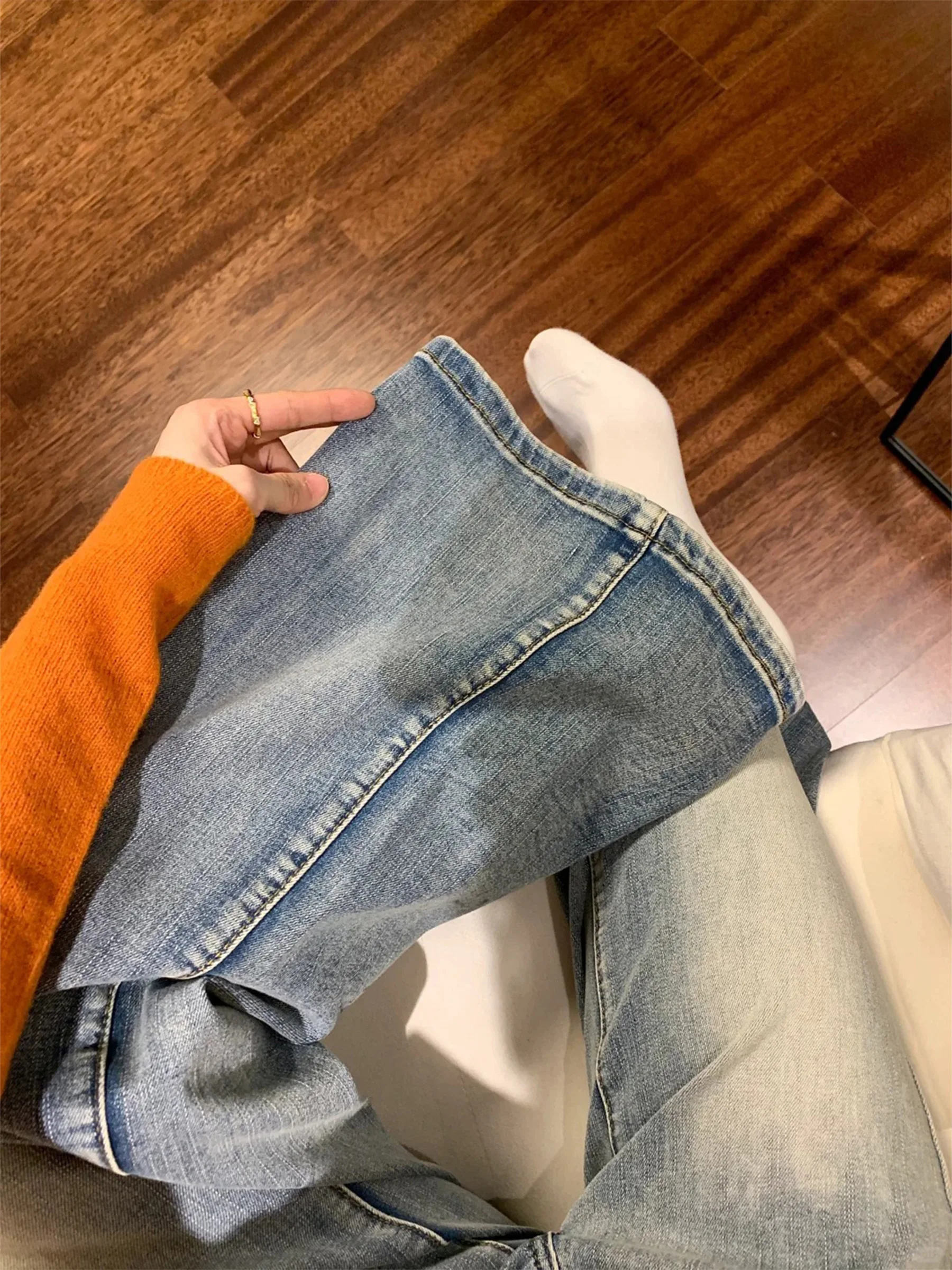 フレアパンツは本当に秋に着るべきなのか？低身長や骨格ストレートの女性に最適なスタイルとは？