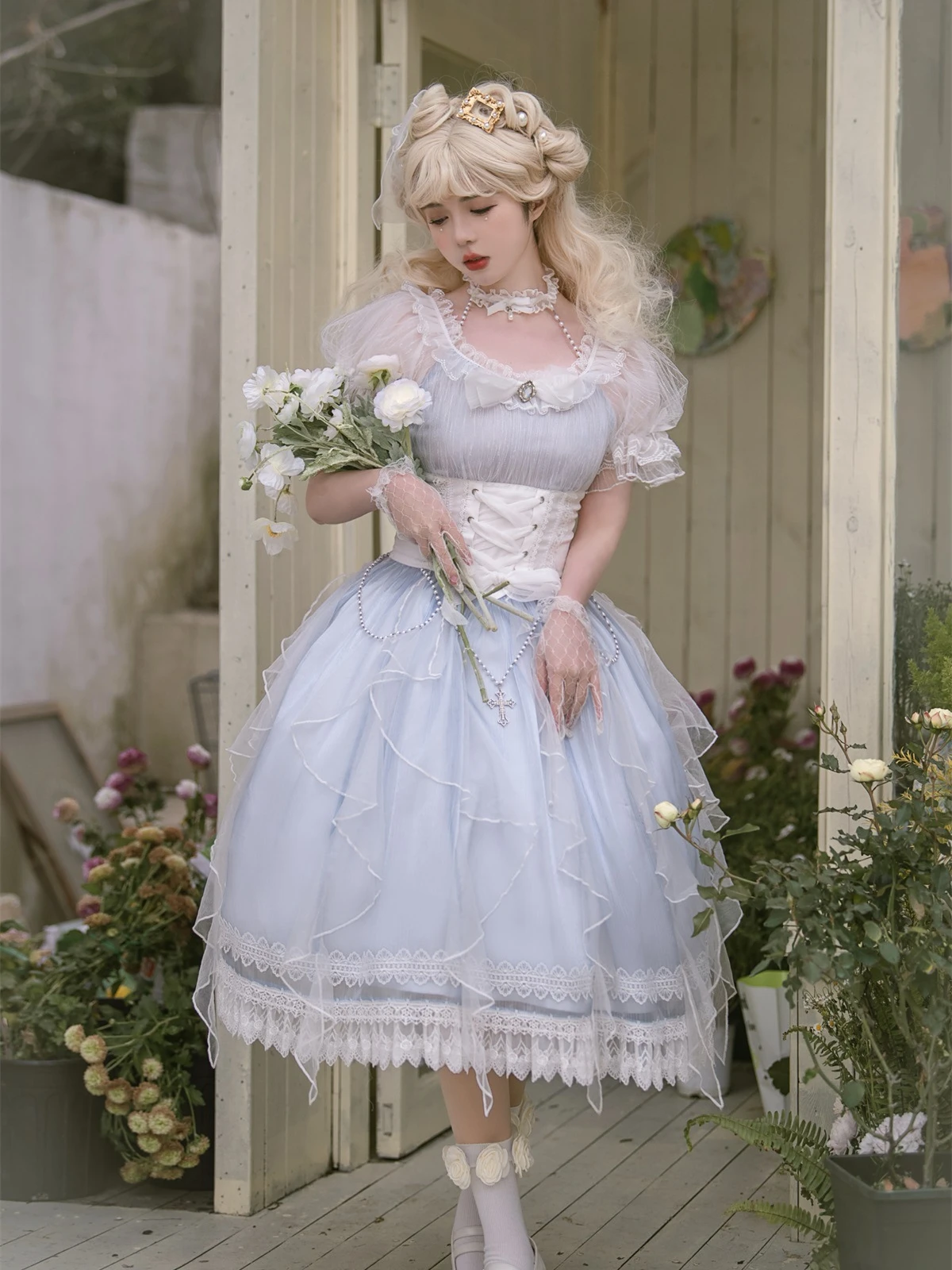 パステルピンクとネイビーブルーのコントラストで、日常を彩るベストなドレスは？