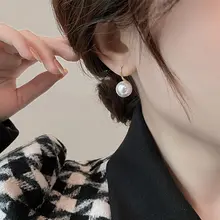 高級感溢れるパールフックイヤリング【トレンド・ファッション】