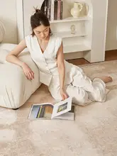 軽やかな雰囲気の床辺マット【厚手・防滑・防音】