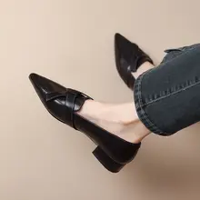 リボンデザインのフラットシューズ【女性用・ポインテッドトゥ・楽な着脱】