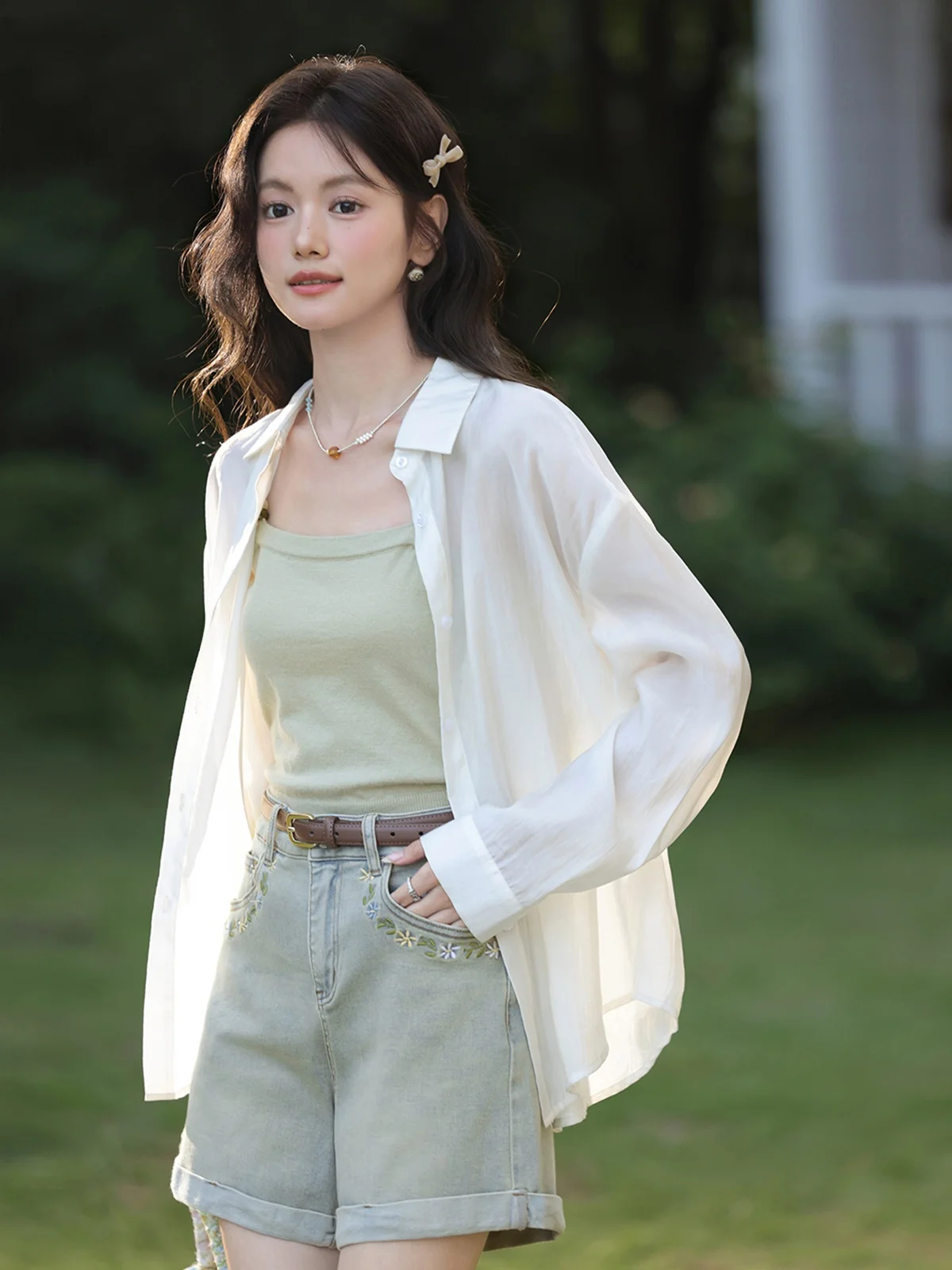 杏色日焼け長袖シャツ：ゆったりフィットの春外出向けおすすめアイテム