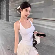 美しい背中のデザイン！黒のハーフネックタンクトップ【夏用・カップ付き・体型を美しく見せる】