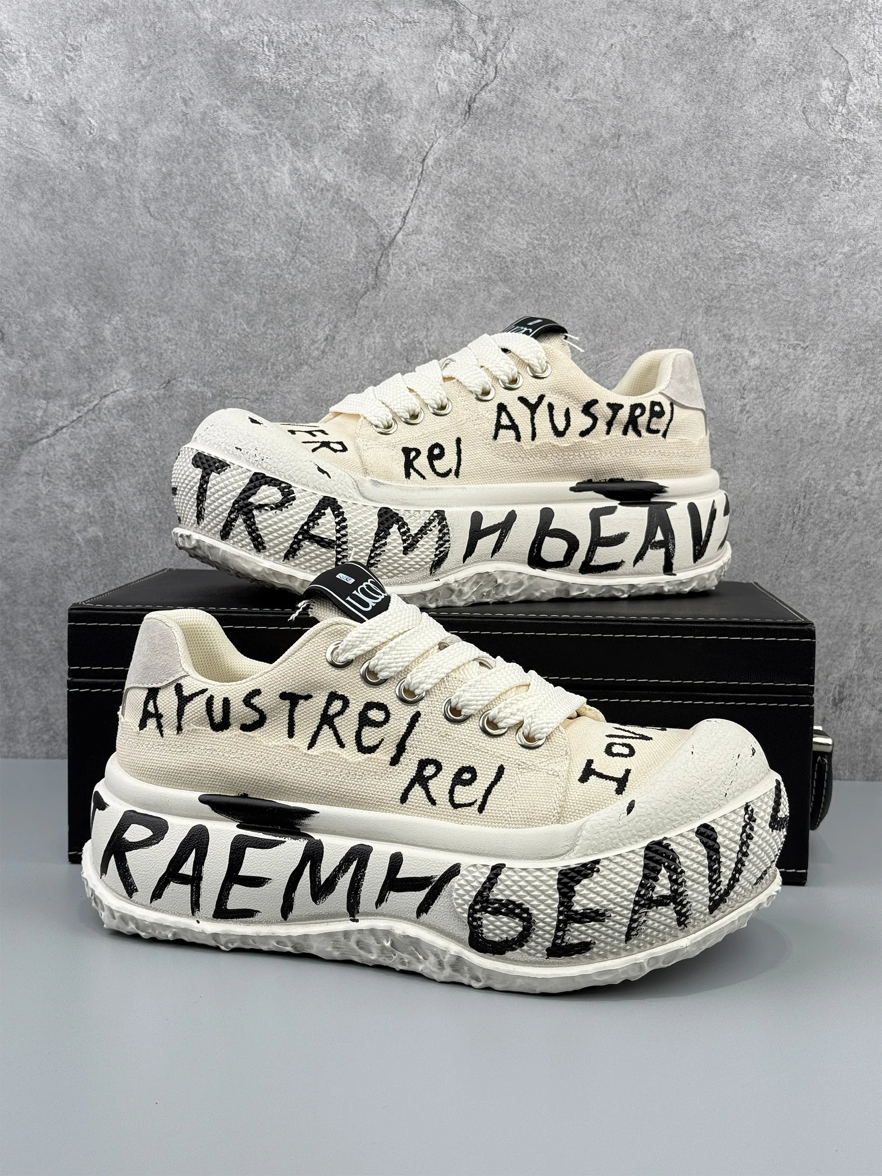 10代の男子が選ぶストリート系ファッションブランドで、どうやってchunky sneakersを選ぶべきか？