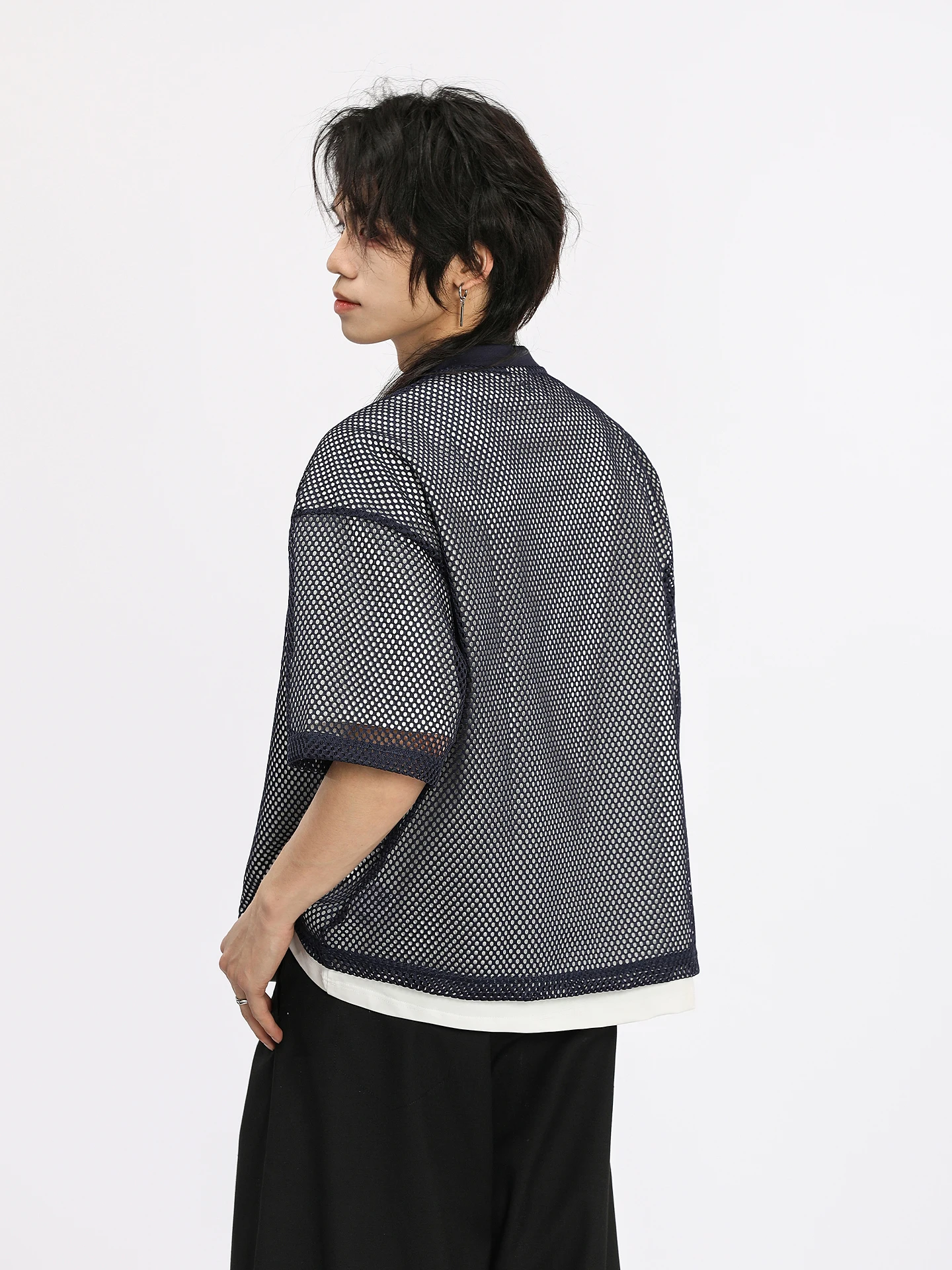 カッコイイTシャツを選ぶには？cropped t shirt と regular t shirt の違いを知れば、どんな体型にも似合うスタイルが見つかる