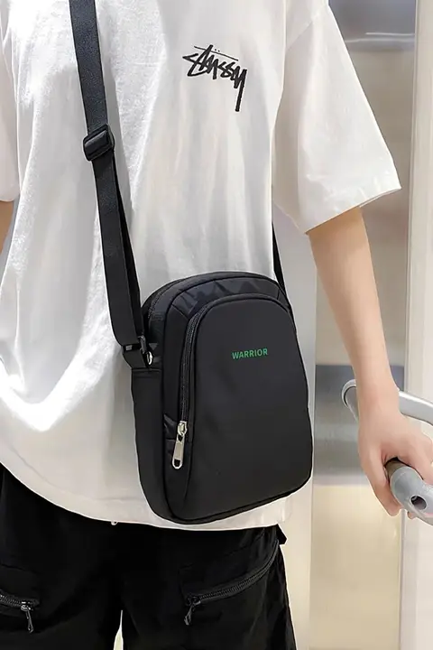斜め掛け小型バッグ【男性用・携帯電話収納・カジュアル・軽量】