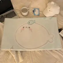 可愛いセイウチデザインのフラットラグ【滑り止め付き・ホワイト・仮羊毛】