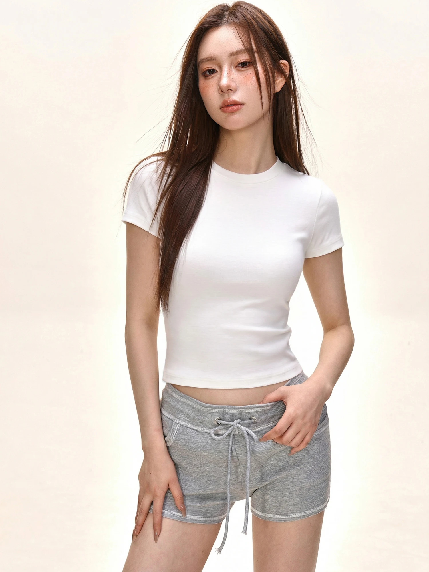 tシャツコーデレディースで失敗しない方法は？夏のカジュアルスタイルをシンプルに決める3つのポイント