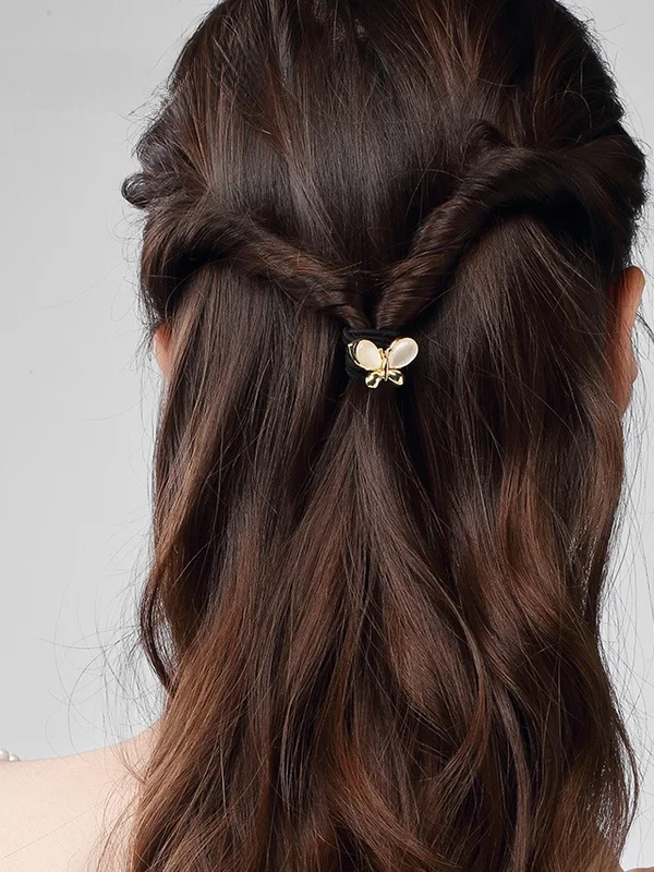 結ぶヘアアレンジのデザイン性を高めるリボン付きヘアゴムの実用性とシーン別適用