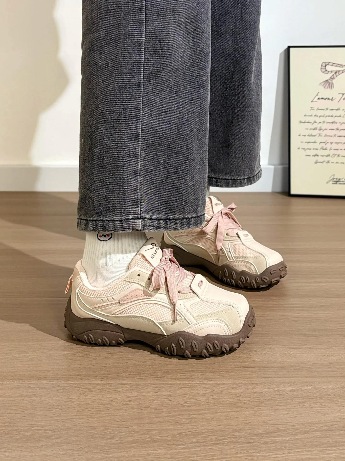 軽いトレッキングシューズ：人本 フェミニンメッシュモデルの通気性と快適性解析