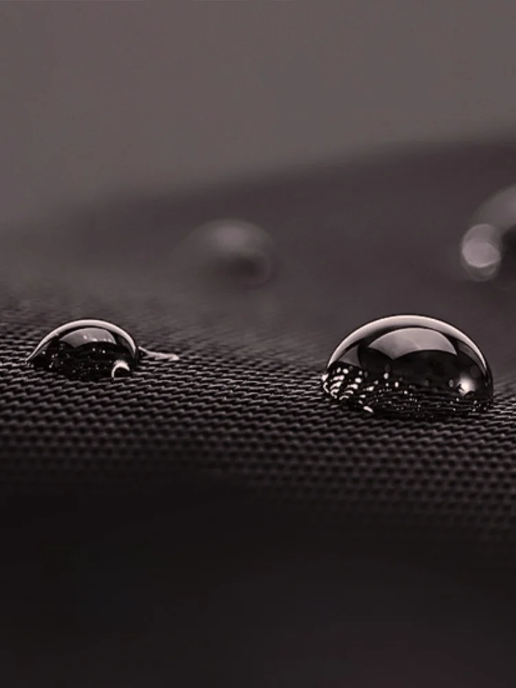 13度の雨の日、14度の雨に強い服はどんなもの？ウエストマークのソフトシェルレインコートが解決するリアルな悩み