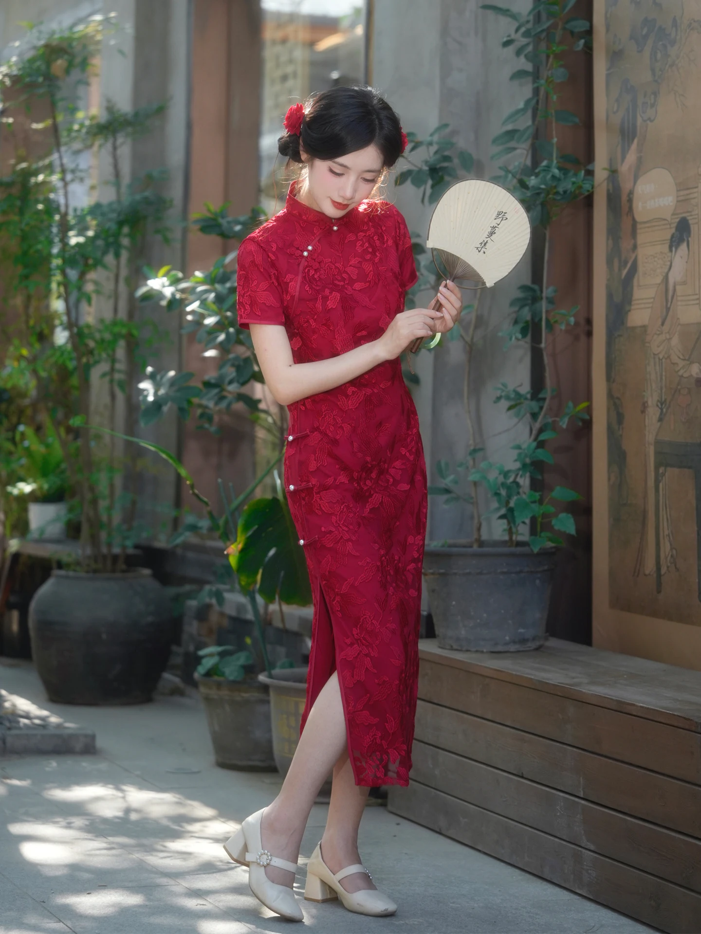 中国婚礼衣装の種類を教えてください：上品な赤いチャイナドレスの特徴と実用性