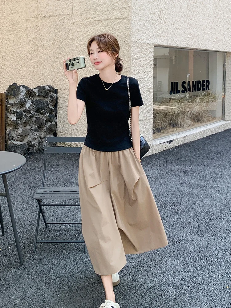 黒タンクトップ レディース コーデ：優雅で体型カバーを実現する夏用セットアップの使い方