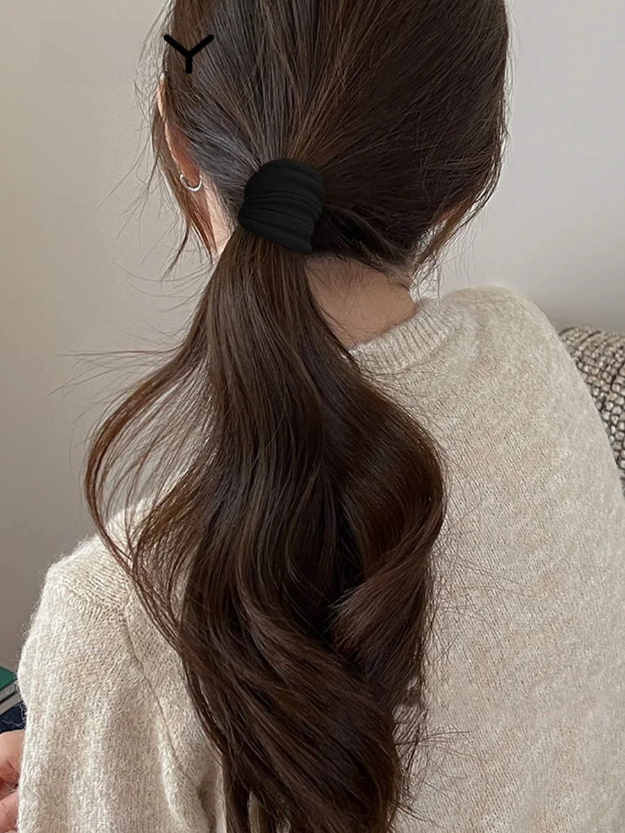 ヘアアレンジがすぐ崩れるの、どうやって防ぐ？ブラックヘアゴムの選び方と実際の使い心地