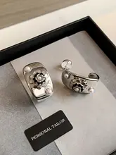 個性的なデザインのパールピアス【純銀製・軽やかな高級感】