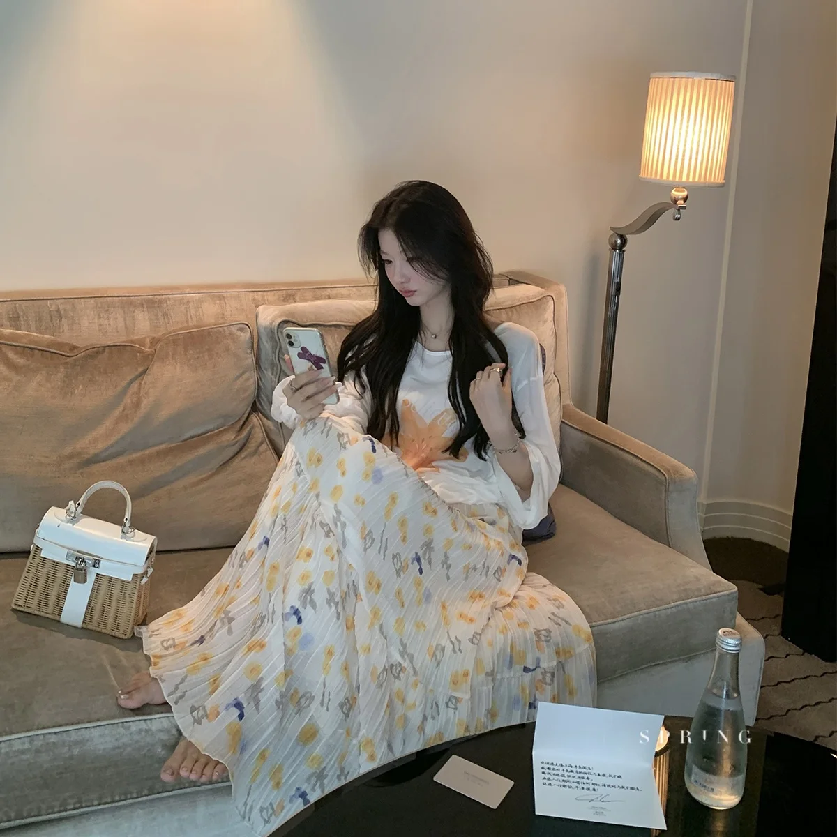 ヴィンテージ風プリーツスカート【花柄・女性用・ストレートシルエット】：通勤シーンでの実用性と素材特性を解説
