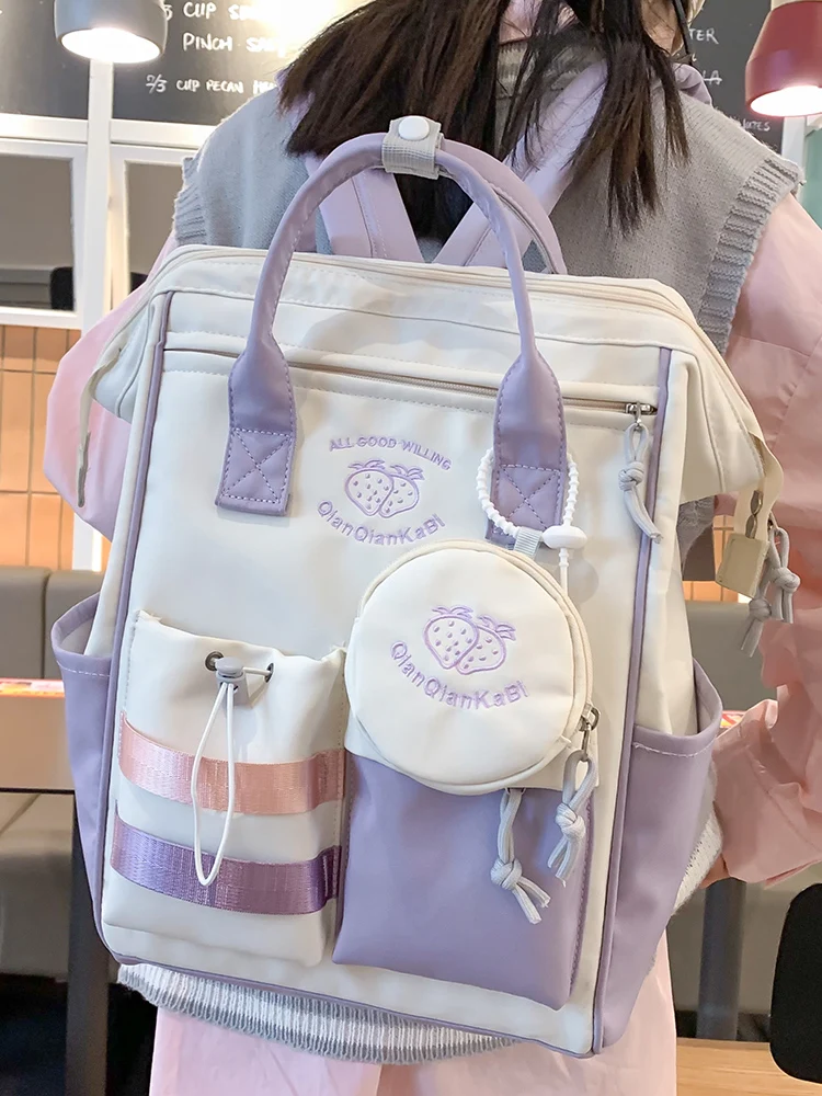 おしゃれなカラーコンビネーションのリュックサック：学生通学向け大容量モデルの実用性とデザイン解析