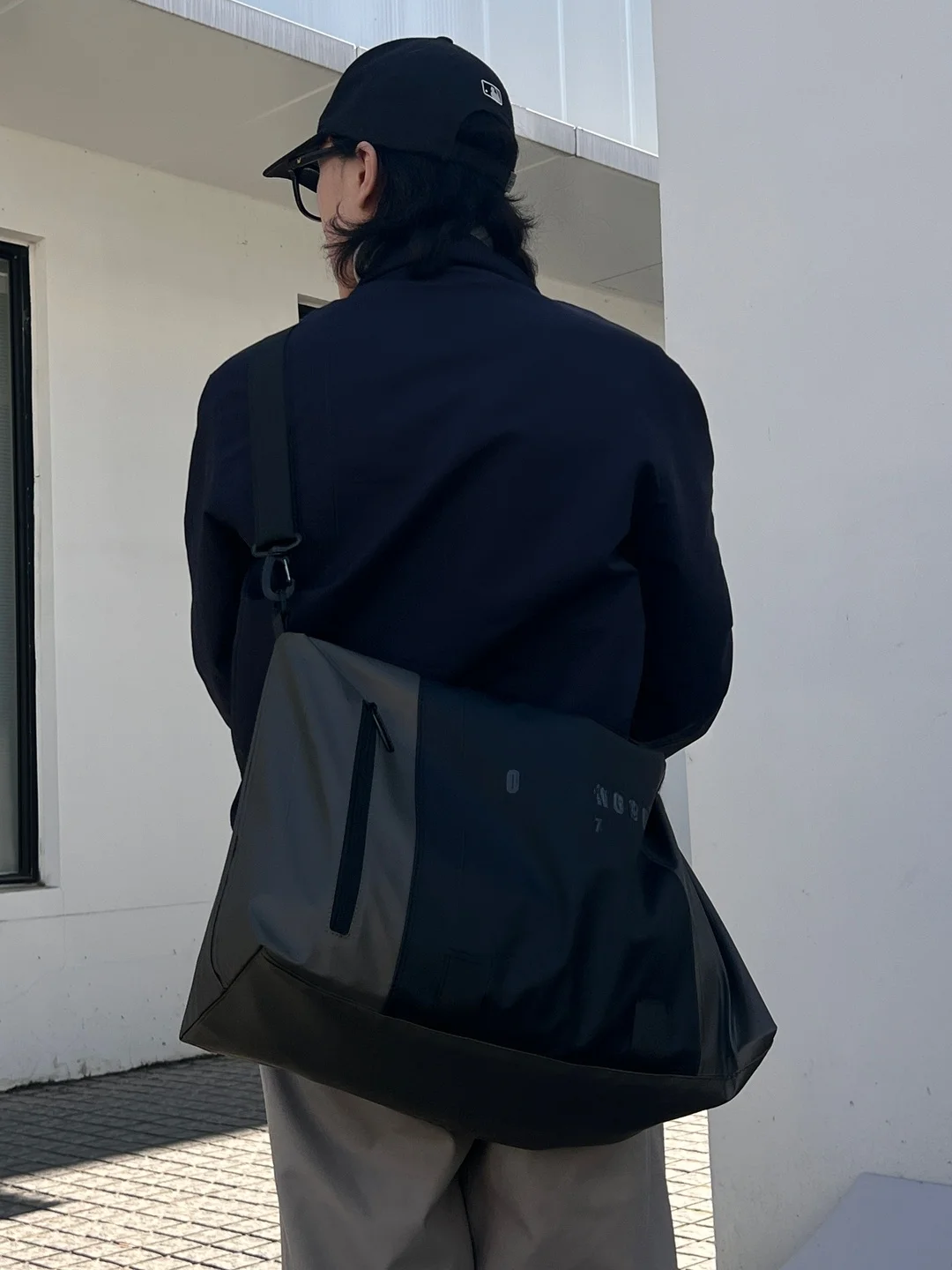 高級感あるヴィンテージ風トートバッグ：おすすめの通勤・旅行用軽量ニット素材製品