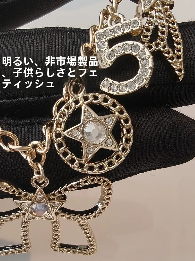 蝶のデザインが美しいペンダントネックレス【軽やかな着用感・高級感あるロックコレクション】