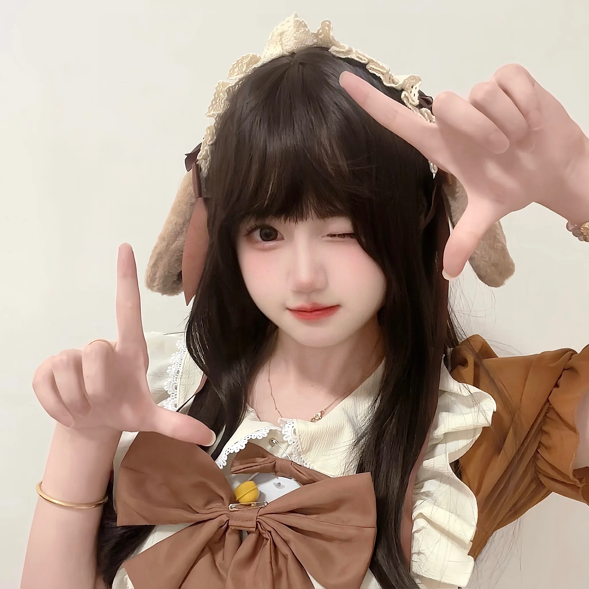 かわいい バズカット 女性 に最適な手作りウサギ耳ヘアバンド【ラブリーロリータ・リボン付き】