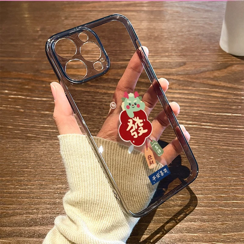 iPhone15 ケース クリア おしゃれ は どんな感じ？そして 透明ケース と ステッカー ブランド の違いは？