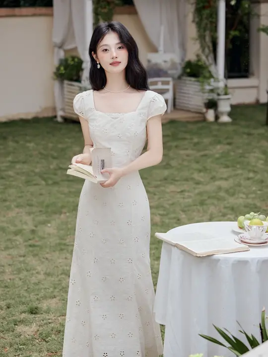 美しい刺繍のフレアドレス【夏用・フランス風・フィッシュテールデザイン】