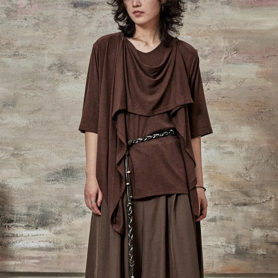 Tシャツ重ね着コーデ レディースで失敗しない方法は？不規則デザインのショートスリーブTシャツが解決する