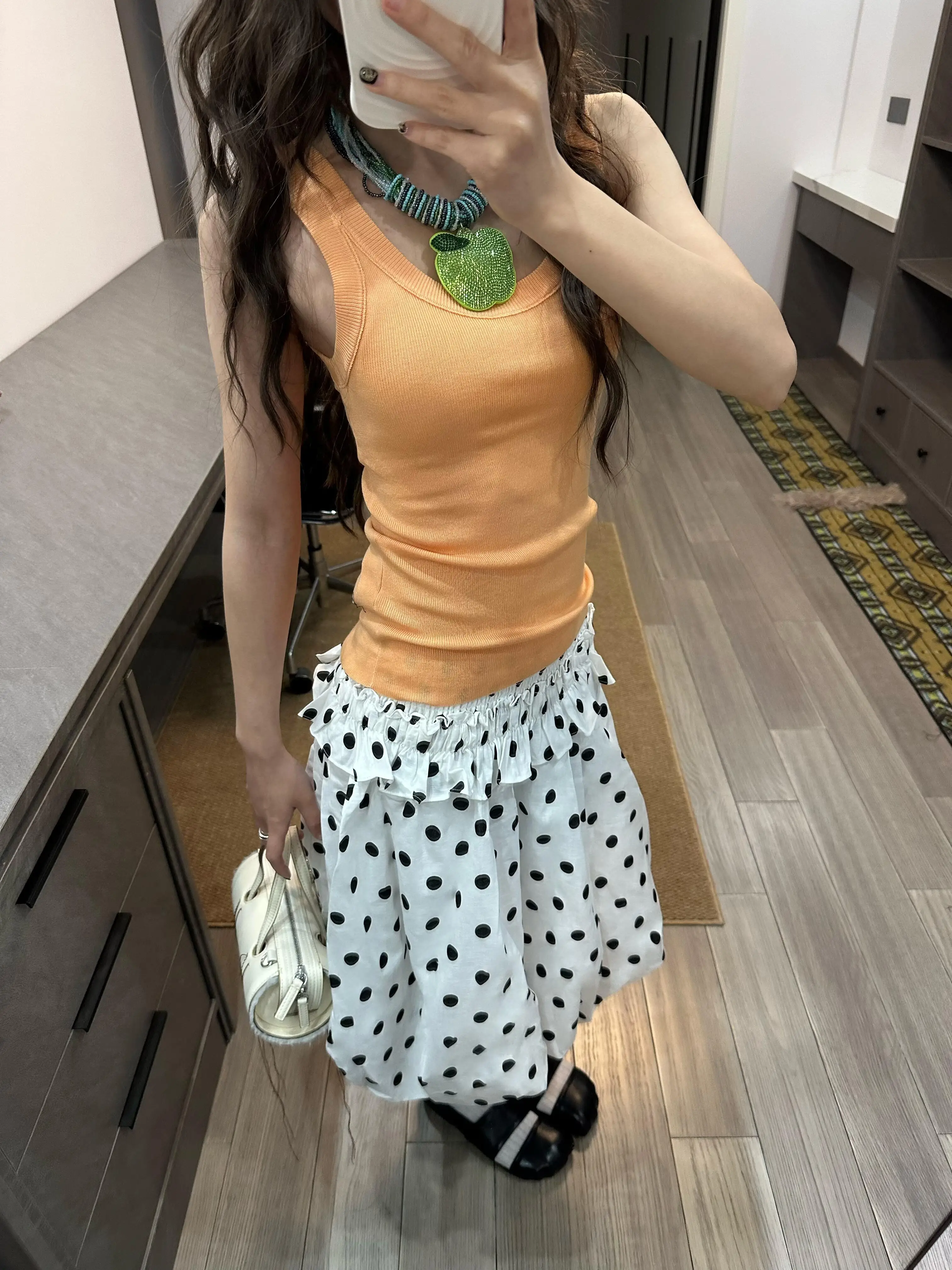 ぽっちゃり体型の女性にぴったりな夏のスカートは、どう選ぶ？