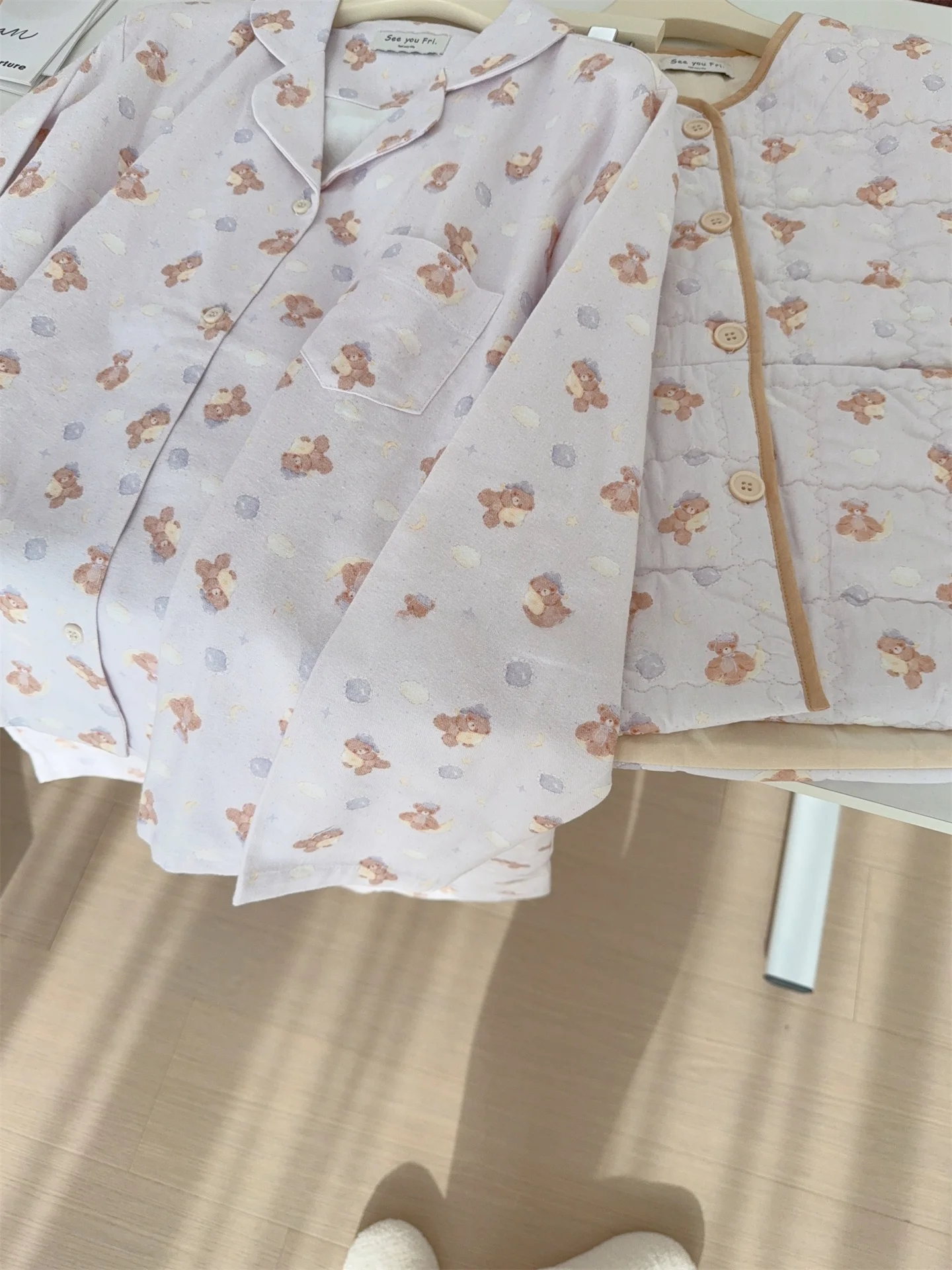 秋冬用両面起毛パジャマセット：月とクマのプリント長袖ロングパンツで快適な睡眠と外穿可能