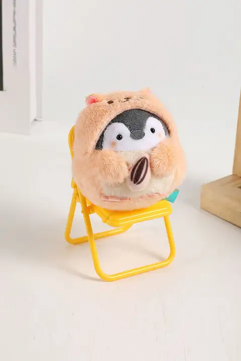 ハムスターとペンギンデザインの毛糸製キーホルダー【バックパック用・ラブリー】（セットアップ対応）