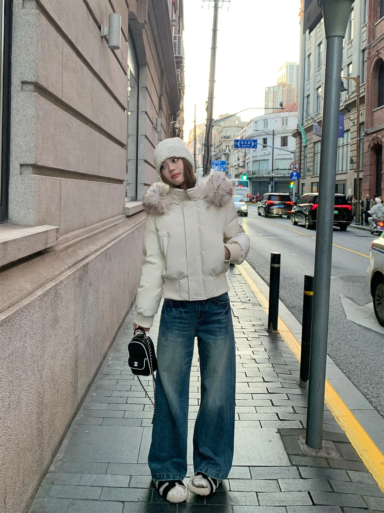 レトロデザインのデニムパンツ：ワイドレッグ・フィット・ブルーの実用性とサイズ対応