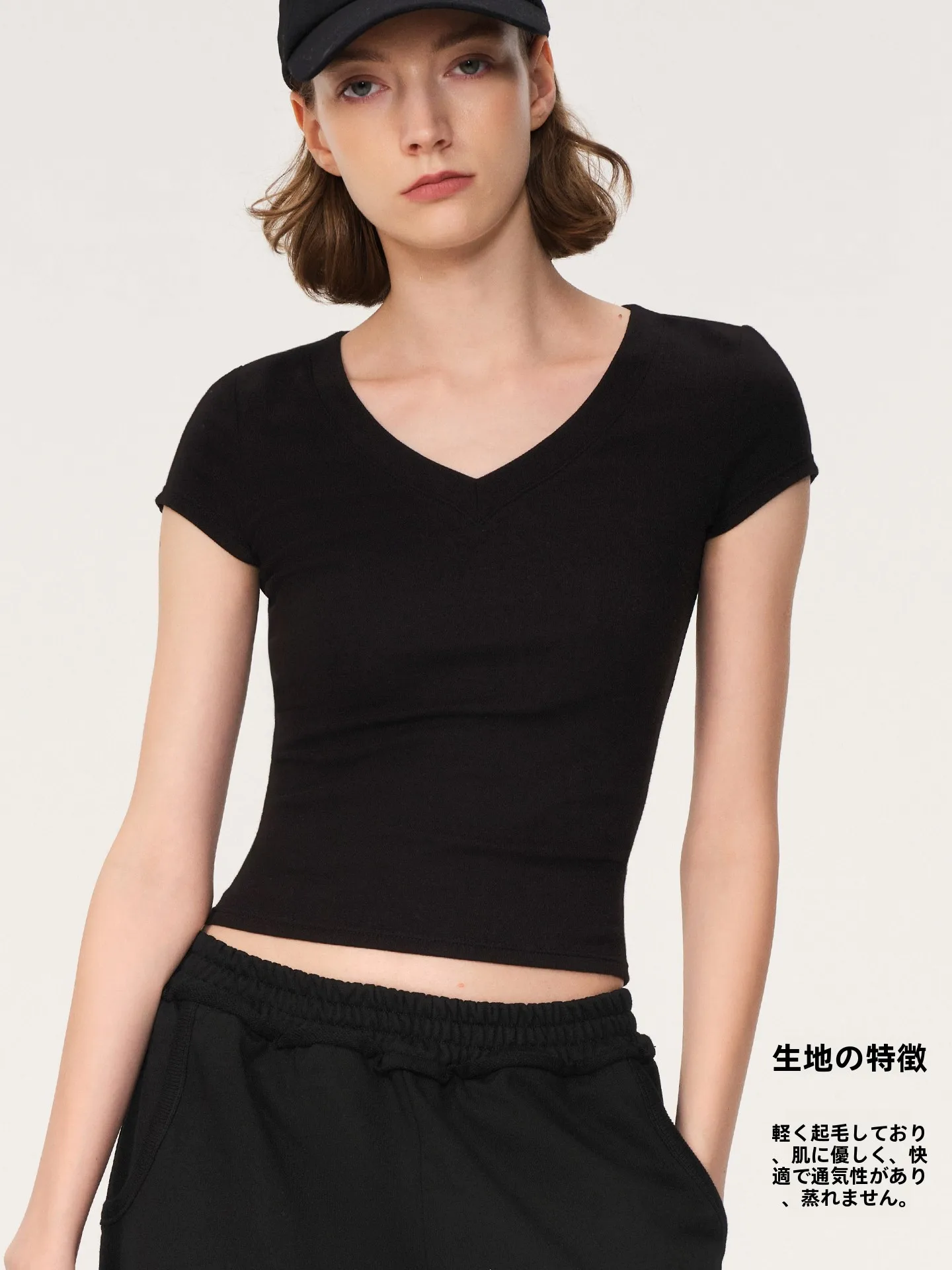 大人可愛い服 40代コーデの完全ガイド｜VネックTシャツで実現する安心感のあるスタイル