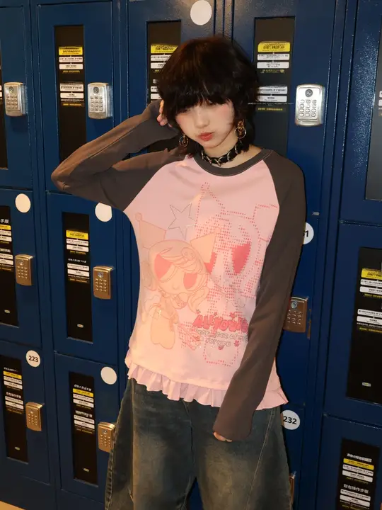 Y2K風かわいいカートゥーンプリントのバイカラーカジュアル長袖Tシャツ【ルーズフィット・スリーブデザイン】