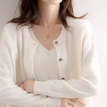 ゆったりとしたデザインのオープンカーディガン【ラウンドネック・長袖・ショート丈・黒】