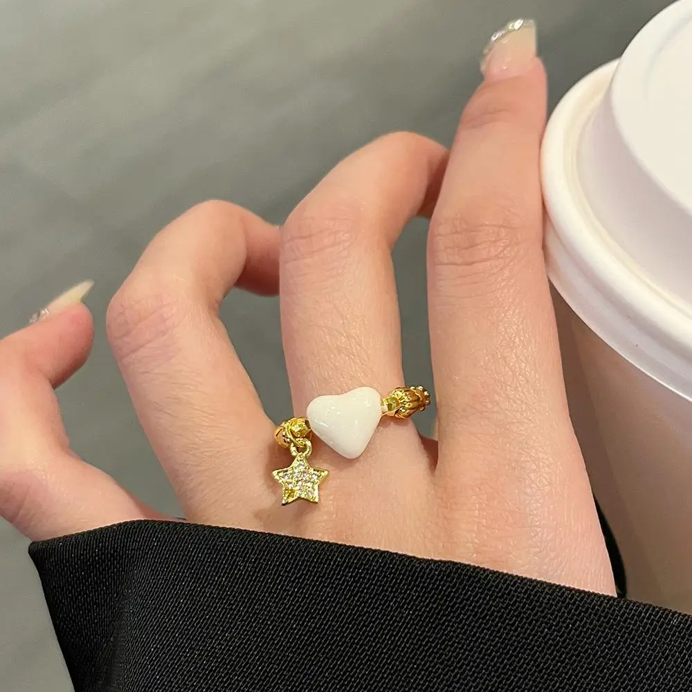 おもちゃみたいな指輪とは？碧玺ハスの花モチーフリングの実際と特徴を解説
