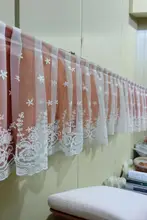 全遮光 自粘魔術テープカーテン【花辺装飾・刺繍レース・二重生地】