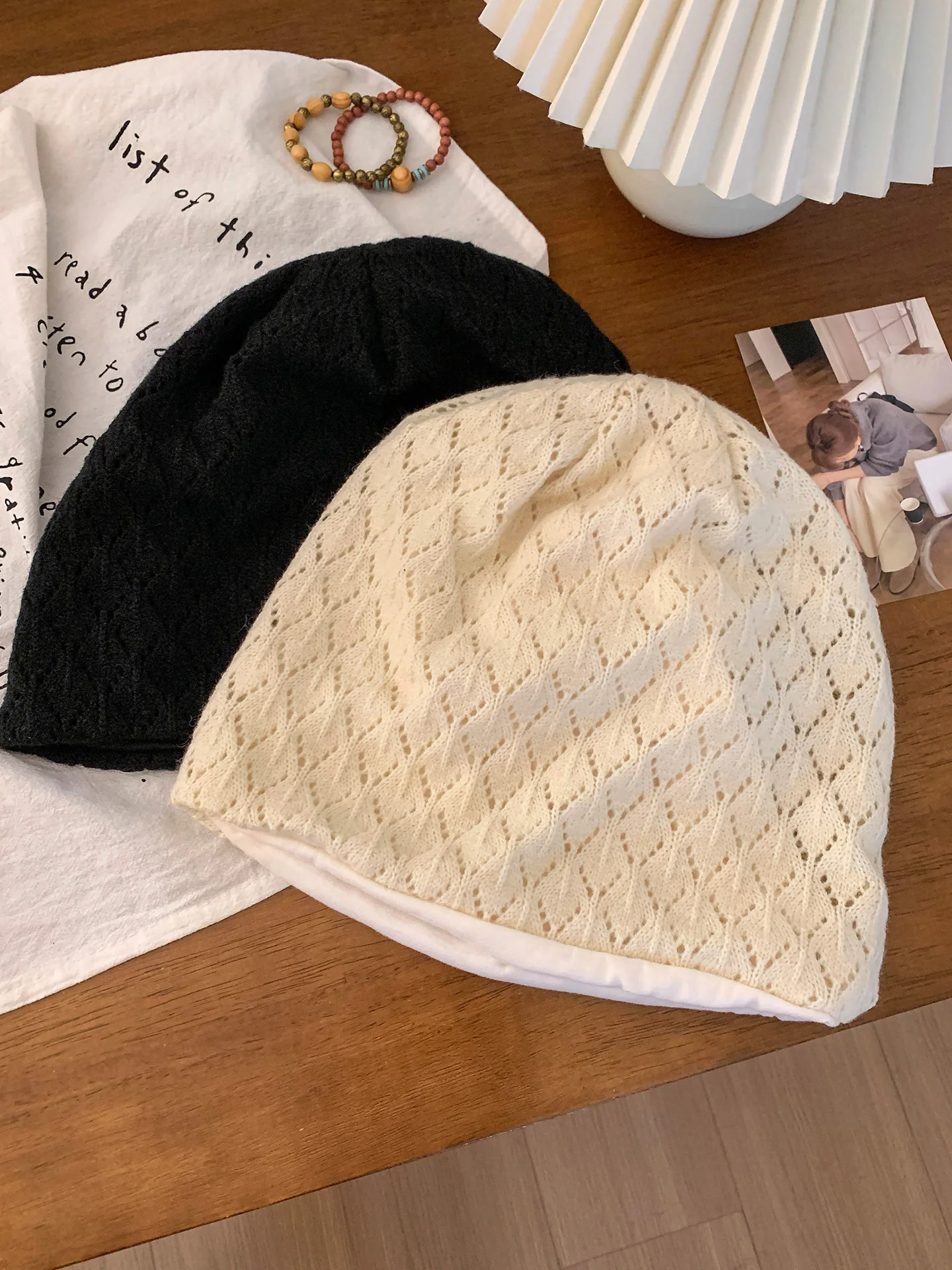 春先に着るニット帽は、本当に必要なのか？