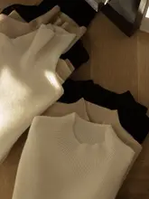 極上の柔らかさ！無縫いデザインのハイネックニットトップス【冬用・シンプルカラー・女性用】