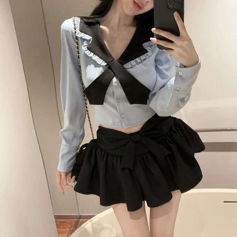 20代後半の女性にぴったりな「カジュアルエレガンス」コーデは、この長袖シャツとスカートの組み合わせで決まる？