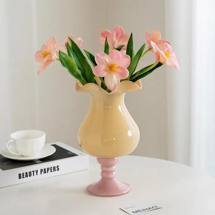 花瓶 フラワーベース ガラス 脚付き 丸みのある フレンチ風 ヴィンテージ 上品 デザイン性 テーブル インテリア