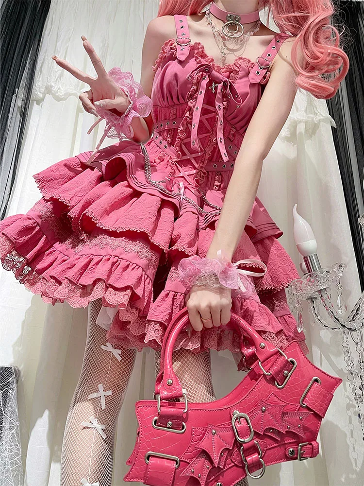 vネック サロペットを着るなら、今こそ「ゴシック風ショートドレス」に注目すべき？